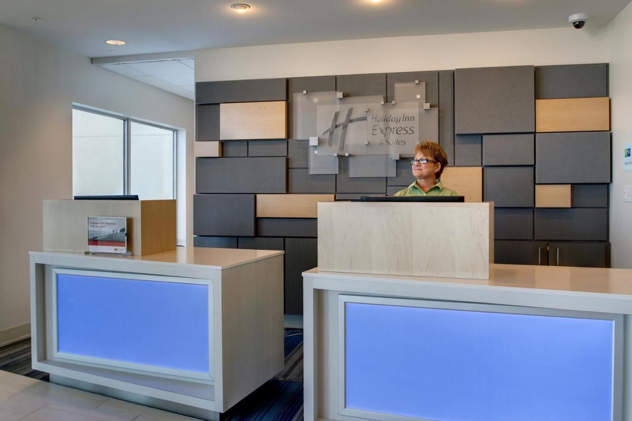 Holiday Inn Express & Suites Galesburg By Ihg Екстериор снимка