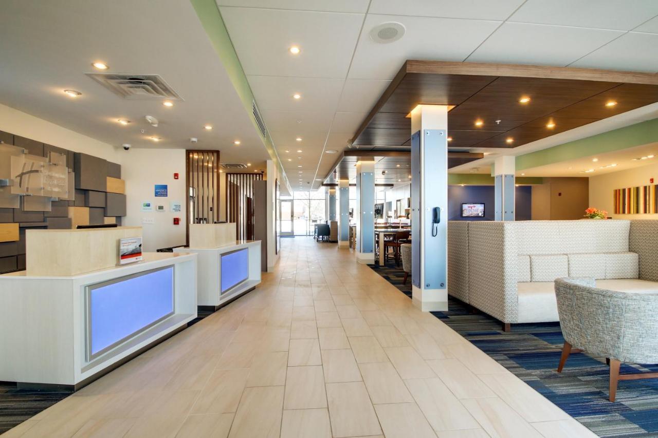 Holiday Inn Express & Suites Galesburg By Ihg Екстериор снимка