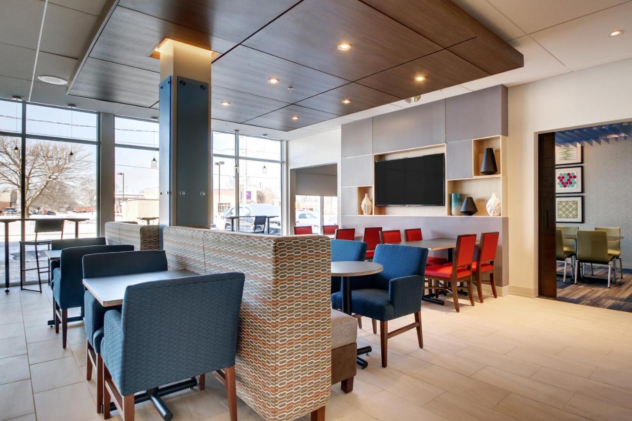 Holiday Inn Express & Suites Galesburg By Ihg Екстериор снимка