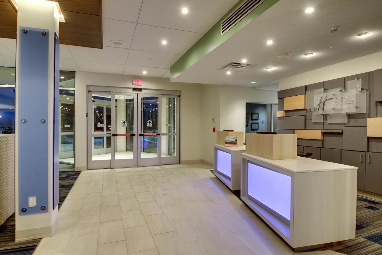 Holiday Inn Express & Suites Galesburg By Ihg Екстериор снимка