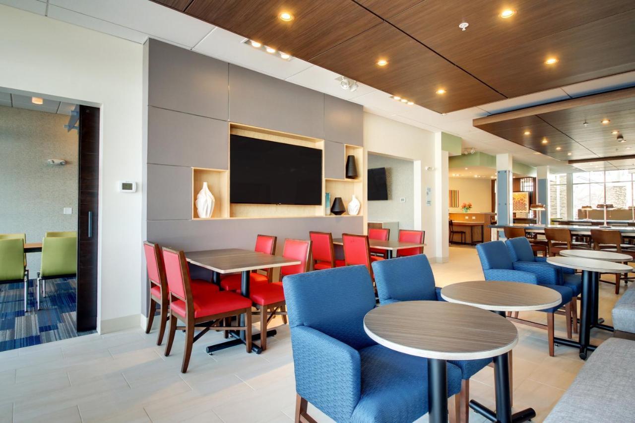 Holiday Inn Express & Suites Galesburg By Ihg Екстериор снимка