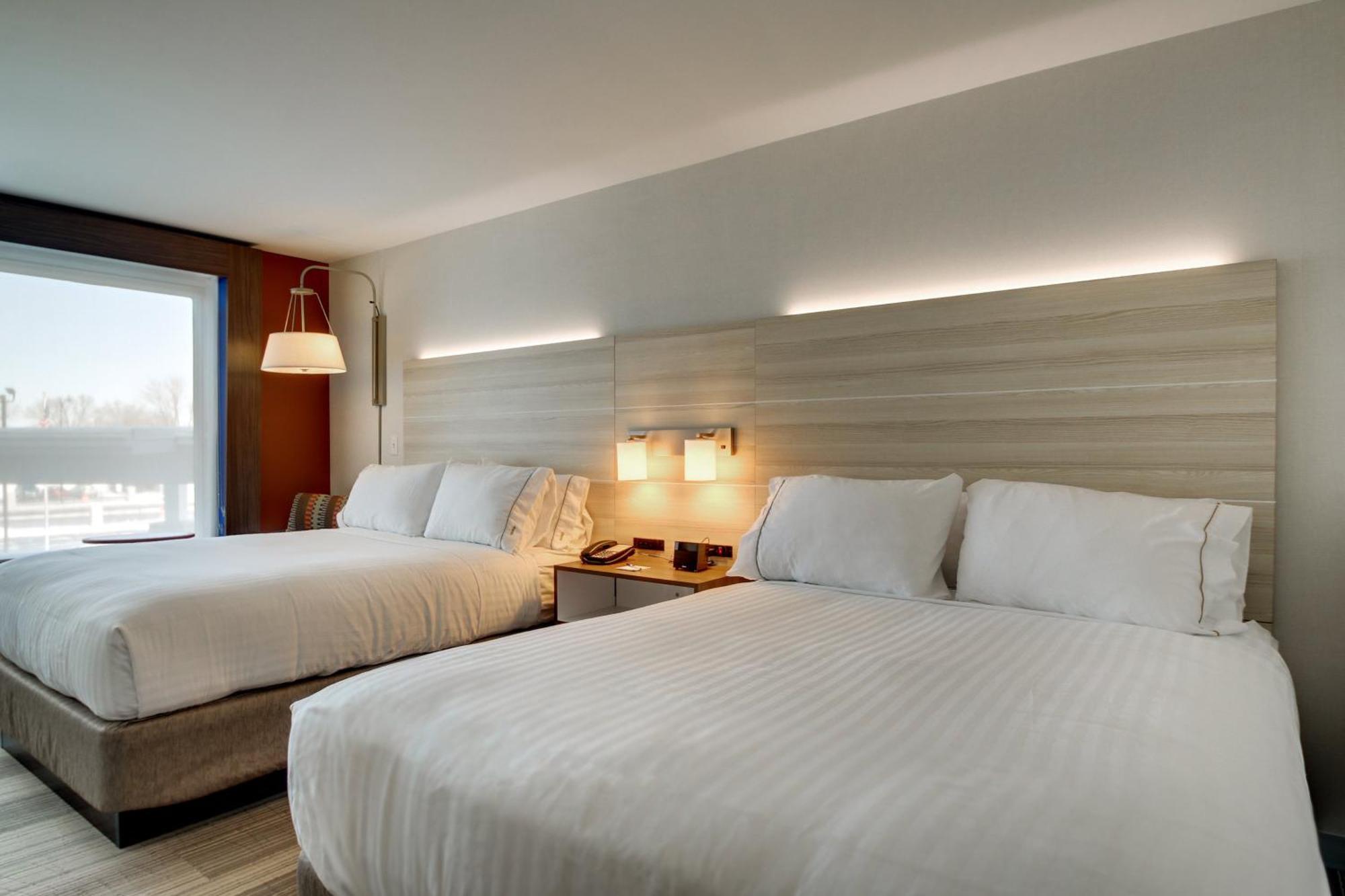 Holiday Inn Express & Suites Galesburg By Ihg Екстериор снимка