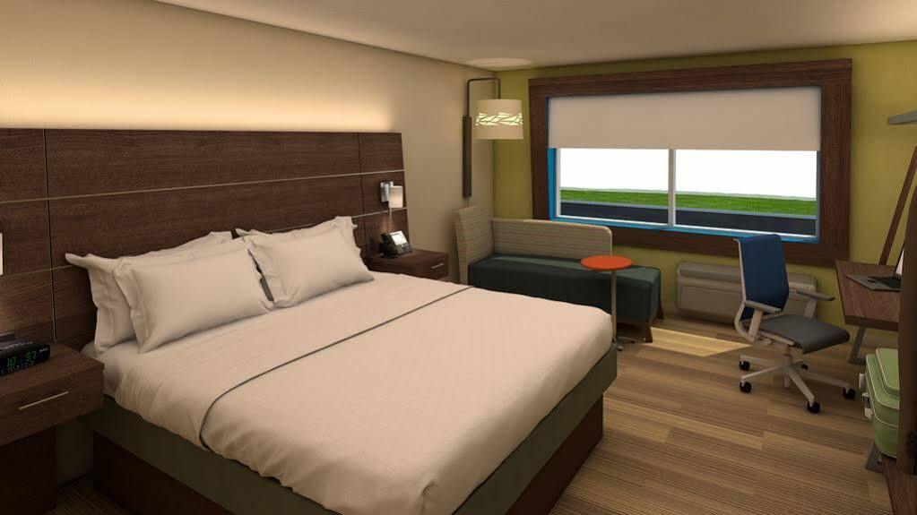 Holiday Inn Express & Suites Galesburg By Ihg Екстериор снимка